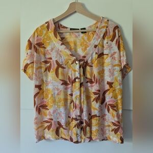 Tahari 100% Linen Large Short Sleeve Blouse Button Accents Women's